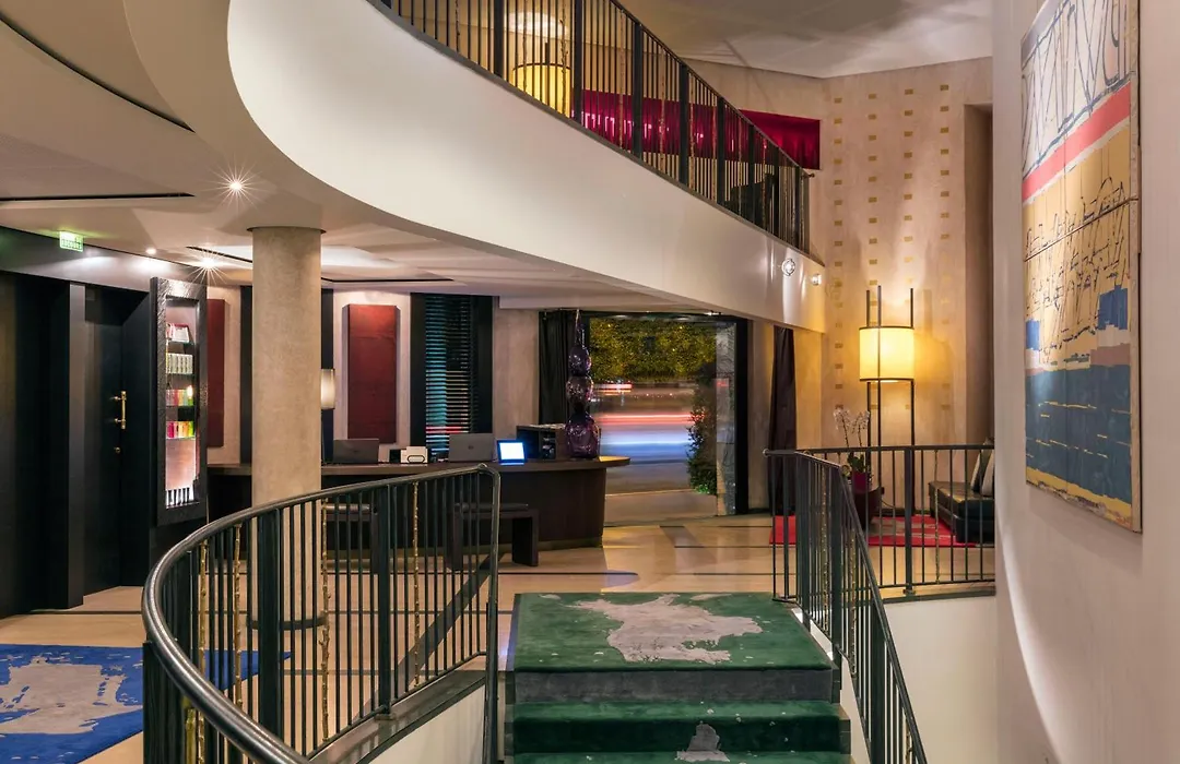 Hotel Square-1